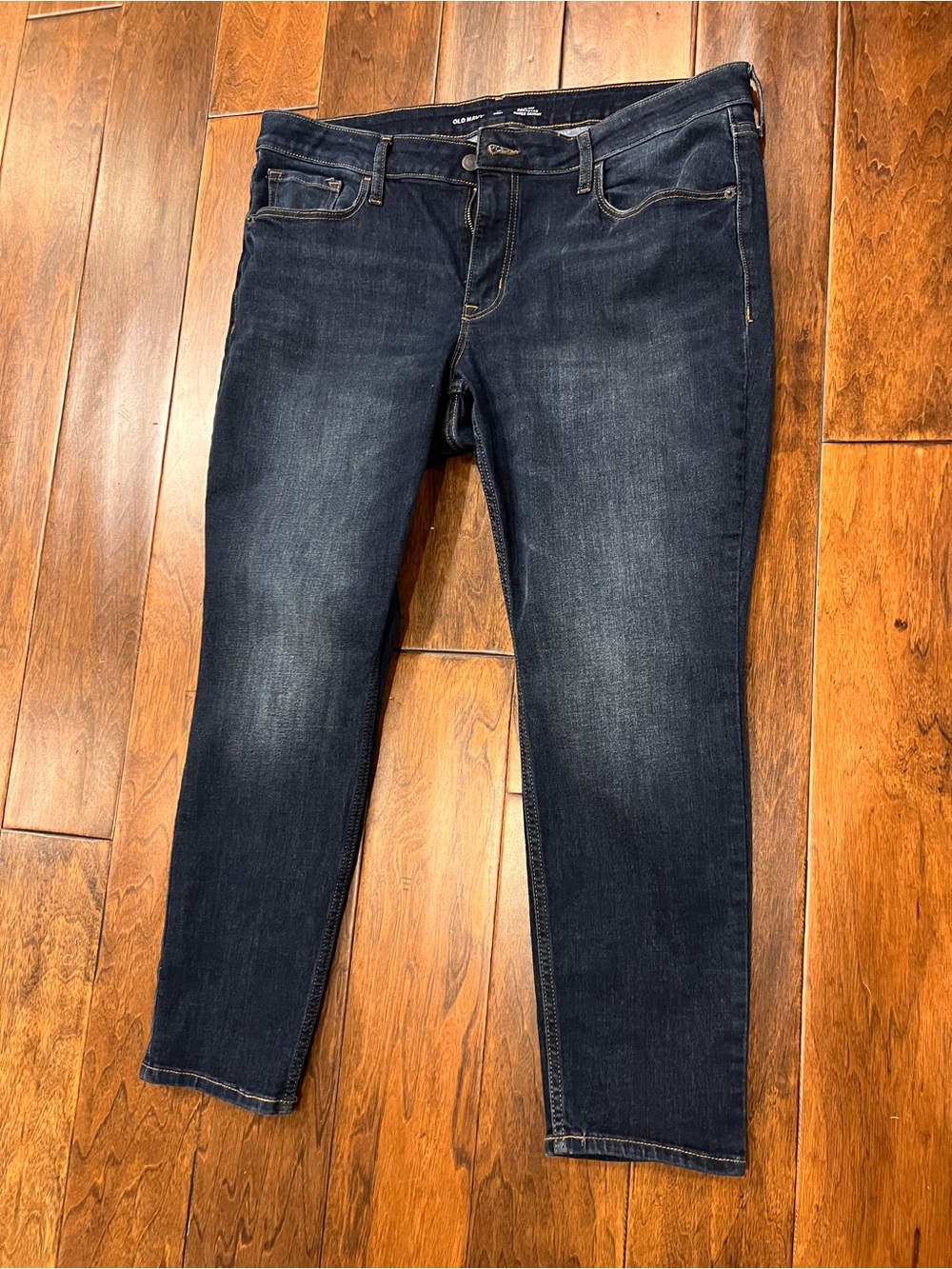 Women’s old navy mid rise rockstar super skinny.